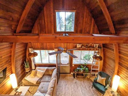 1-yr lease Jun 1 - Gorgeous Cozy A-frame Cabin Loft - Writer's Retreat