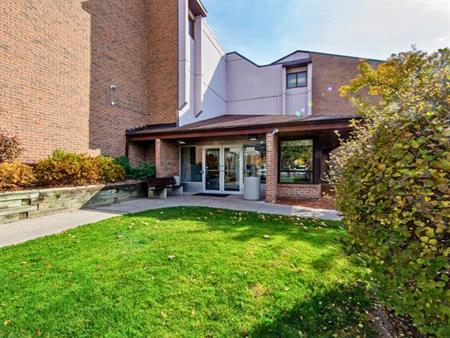 Huron Heights Apartments | 75 Huron Heights Drive, Newmarket