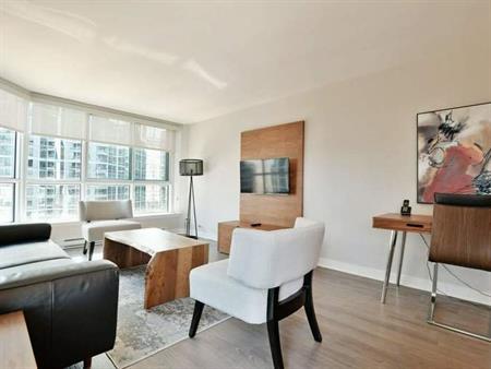 Minto One80five Furnished Suites | 185 Lyon Street North, Ottawa