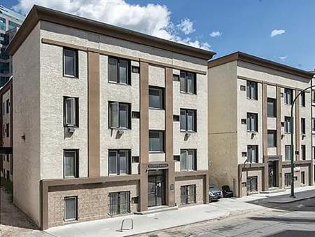 University Manor I & II | 391 Balmoral Street, Winnipeg