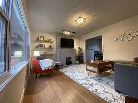 Elegant and cozy 2 bedroom turn-key suite close to Whyte ave and University | Edmonton