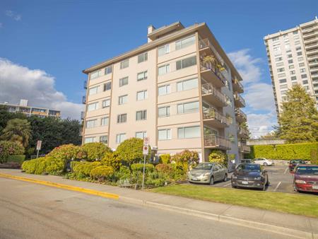 Seaside Towers | 150 21st Street, West Vancouver