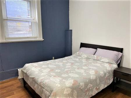 5 1/2 (3 bedrooms) for September ($2100/month) Furnished