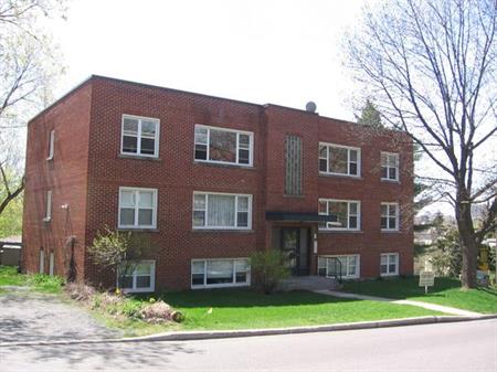 JUNE 2024 - Large 2 Bedroom Apartment with Garage Parking