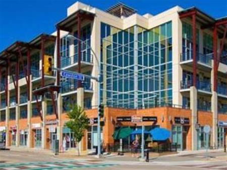 Downtown Kelowna 2bed 2bath Extra large patio