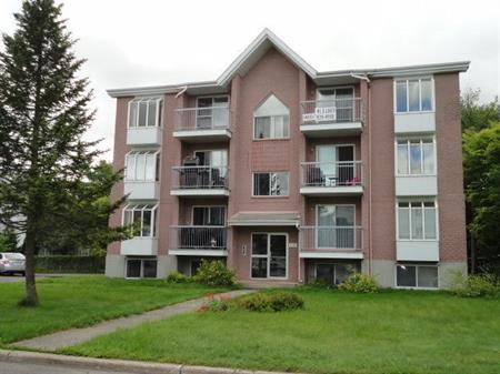 Grand logement style condo à louer à Blainville pour juin ou juillet