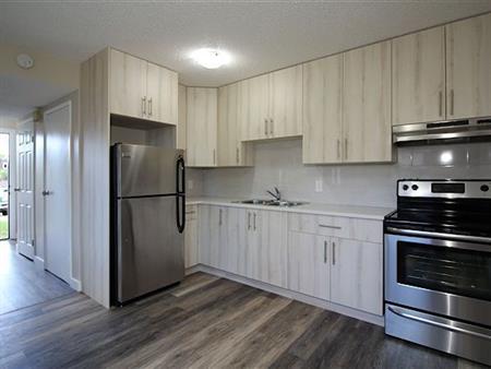 Town house community in a park like setting. Desirable community! | 4915 35th Ave SW, Calgary