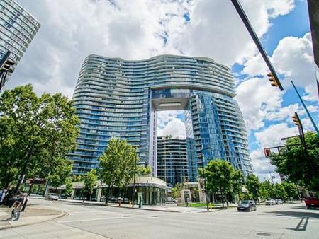 Stunning 1 Bed, 1 Bath, Den, Balcony, In-suite Laundry, Parking & More