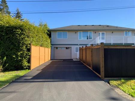 Contemporary 3 bedroom upper level home in Parksville.