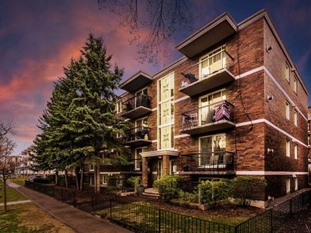 ***INNER-CITY LIVING*** 1 Bed + 1 Bath Condo in Trendy lower Mount Royal | 104 - 835 18th Ave SW, Calgary