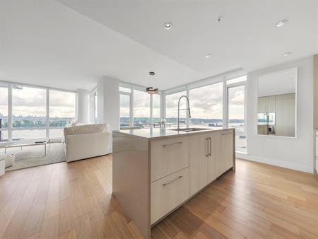 D210 - Luxury Living Elevated: Spectacular Panoramic Views at The Peninsula, Port Royal | 210 Salter Street, New Westminster