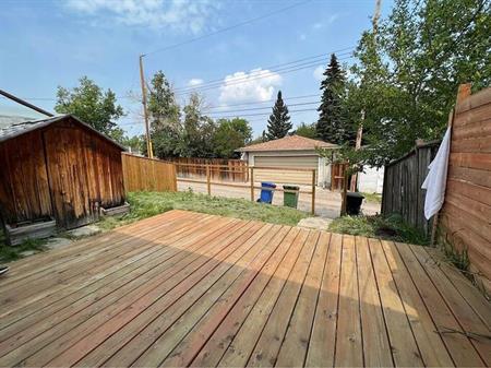 Cozy 2 Bedroom 1 Bathroom Close to Downtown Utilities & Internet included! | Calgary