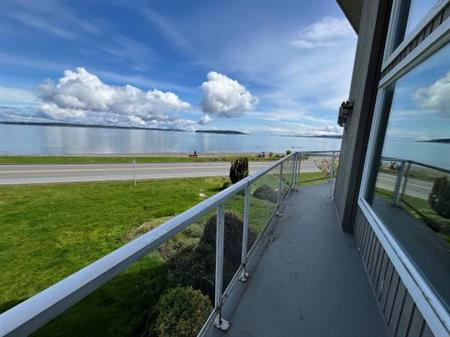 Lochside: One bedrooms with spectacular views. Pet friendly.