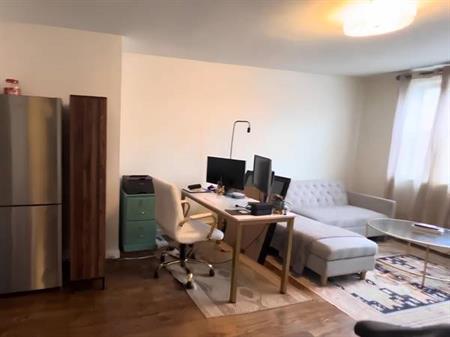 Updated 1 BED/1BATH Corner Suite in Popular Kitsilano Area