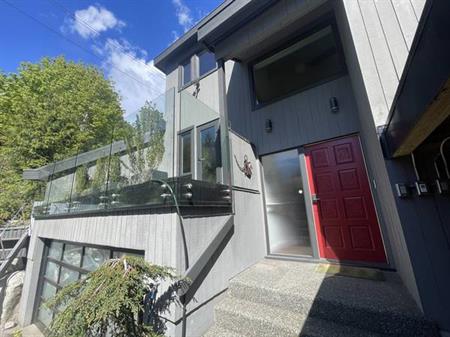 Spacious Bright House for Rent Close to Beach - West Vancouver