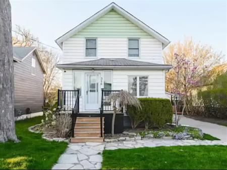 Charming 3-Bedroom Family Home in Sarnia, ON - Perfect Location | 316 Bright Street, Sarnia