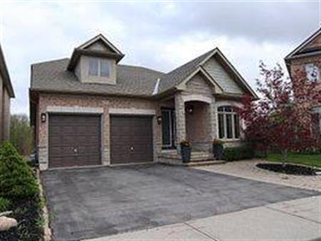 Amazing 5Bedroom Whole House Back To Pond In Newmarket!