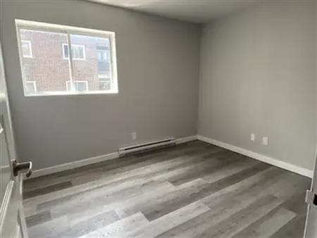Renovated 1 bedroom apartment | 429 Fourth Street East, Cornwall