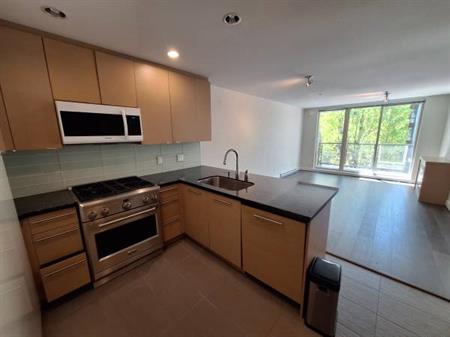 UBC - Luxury Spacious 1 Bedroom Suite + Den with Large Patio
