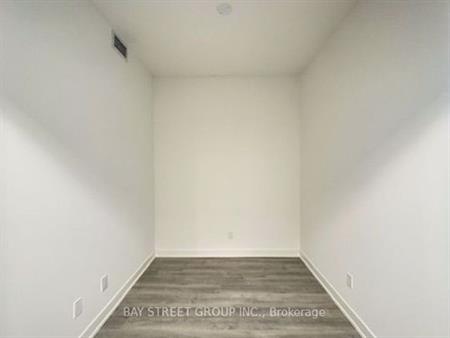 2 bedroom apartment of 645 sq. ft in Markham