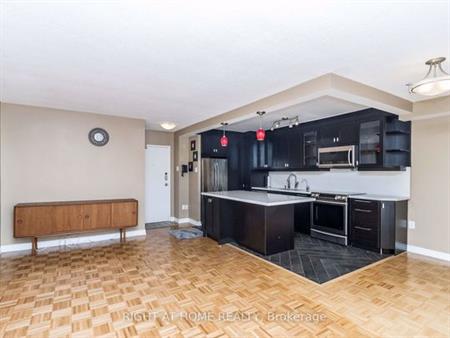 2 bedroom apartment of 947 sq. ft in Toronto