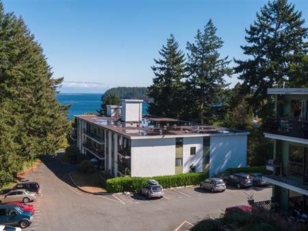 Debaren Apartments | 2550 Departure Bay Road, Nanaimo