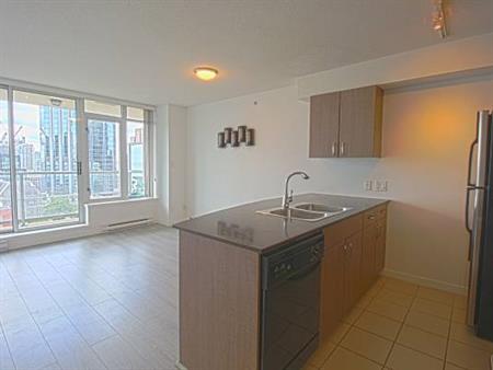 LOCATION! Studio - Efficient Plan@THE HUDSON! Unfurnished- Nov 1st