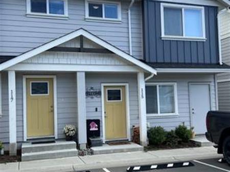 Townhouse in Sooke with 4 BR/2.5 Bathrooms!