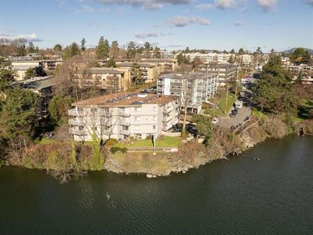 Gorge Shores Apartments | 2902 Washington Avenue, Victoria