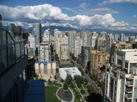 AVAIL NOW- 32 FLOOR VIEWS- CLEAN FURNISHED PENTHOUSE STUDIO YALETOWN