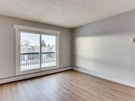 Elliston Place Apartments | 915 44 Street SE, Calgary