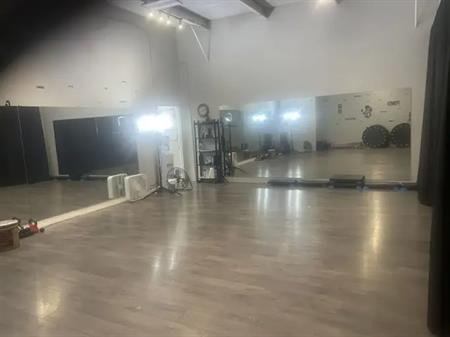 1300 sq ft upstairs studio | 3825 34 St NE, Calgary