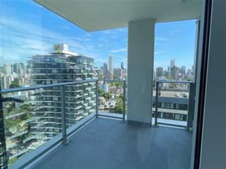 Gorgeous 2-Bed 22nd floor unit in the Heart of West End