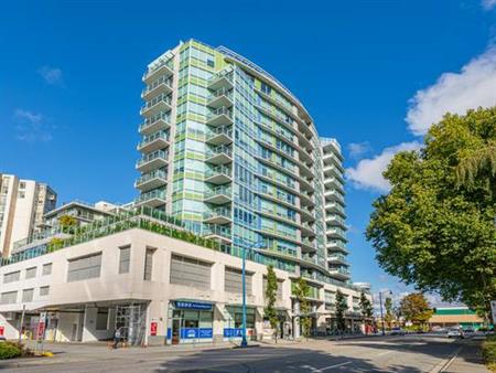 Large One Bedroom One Den 6-year High-Rise Building at Lansdowne Mall