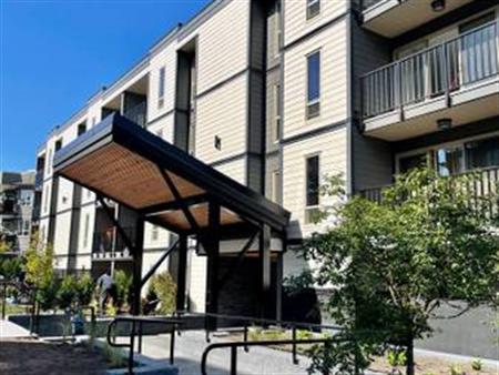 *VGH Cambie/14th*Modern 1 Br Apt*Laminate Floors**Value*