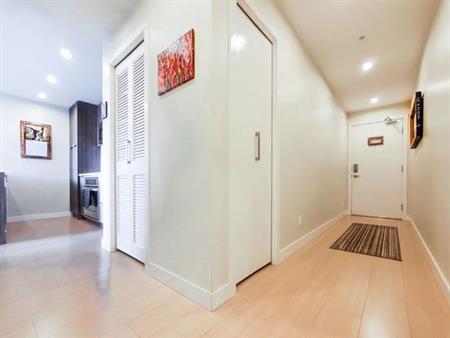 Modern and Bright 2 bedroom 2 bathroom pet-friendly furnished rental