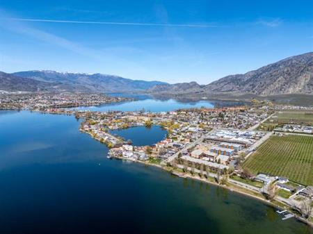 Osoyoos , RETIREMENT LIVING AT ITS BEST 2 bed 2 bath