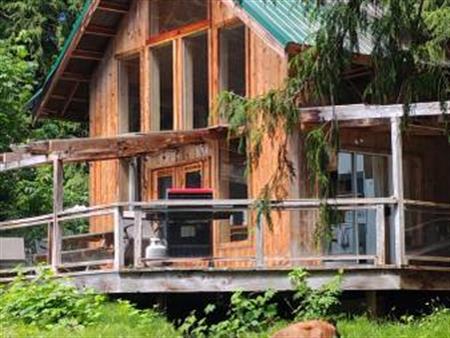 Powell River Sunset views cabin$2250/month