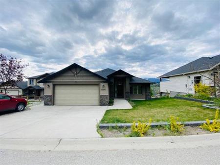 AVAILABLE NOW, 4 BEDS, 2 BATHS HOUSE, LAKE COUNTRY, NEAR UBC & SHOPS