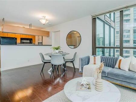 Downtown Coal Harbour 2 beds 2 baths + solarium Apartment