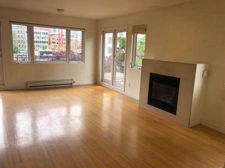 Penthouse -Pet Friendly-AVAILABLE Oct 1st-Furnished 3 BR@1540 Haro