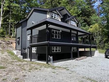 5 Bed + 3 Bath House for Rent in Powell River