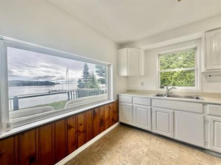 2 bed 1 bath waterfront cottage