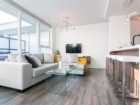 Luxurious & modern 2 bedroom with a large patio at the Max in Yaletown