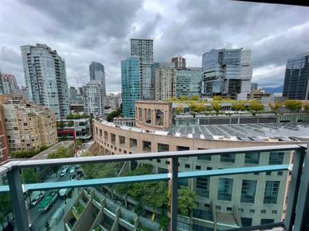 High Floor in a high rise apartment at the centre of Yaletown