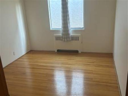 SPACIOUS 2 BDR APT NEAR TRANSIT & SHOPS