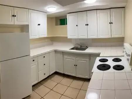 SEPT 1st - Cat Friendly. 1 Block from U of W,  Young Street - Renovated 2 Bedroom $1085/mo includes Parking | 497 Young Stree