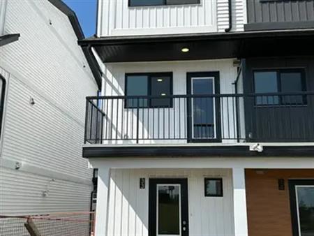 (PN1132) Brand New 2 Bedroom Townhouse with Single Car Garage | 850 Secord Blvd Nw, Edmonton