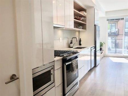 1 Bed, 1 Bath Apartment in North Van - Bright, Modern, Mountain Views!