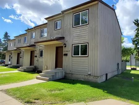 Lakeland Village | 17815 95 Street, Edmonton